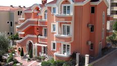 PRODAJE SE LUKSUZNA VILA sa hotelsko apartmanskim smestajem - Petrovac, Crna Gora