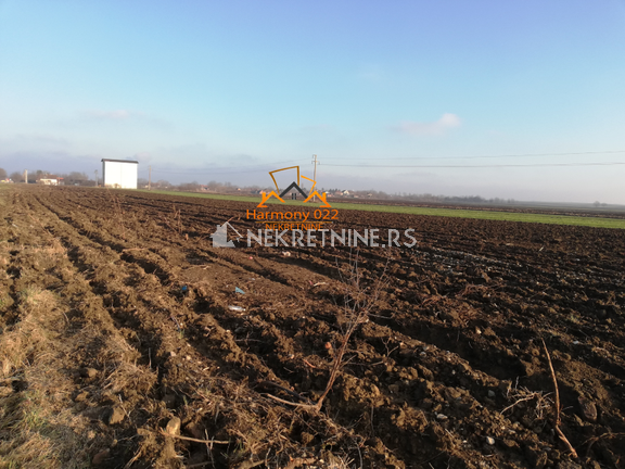 Zemljište površine 5204m2 za izgradnju poljoprivrednog gazdinstva-Beška
