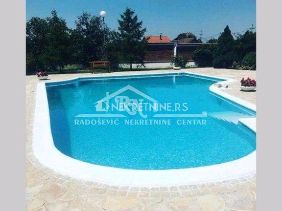 Vladimirci, Skupljen, na 80 ari, sa bazenom i teniskim terenom ID#1059