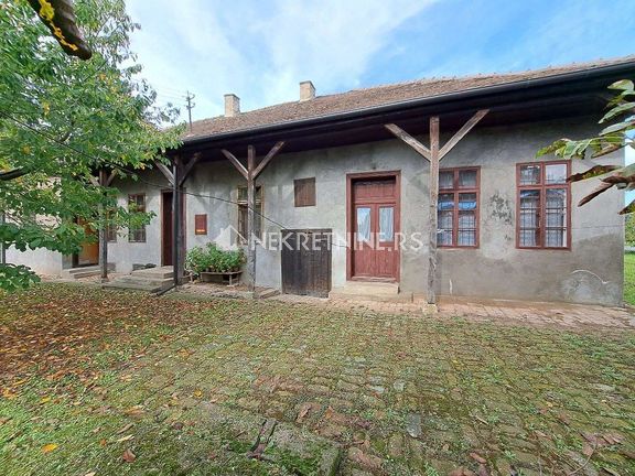 Kuća 308 m², 37,51 ar, Obrenovac, Ušće – 70 000 €