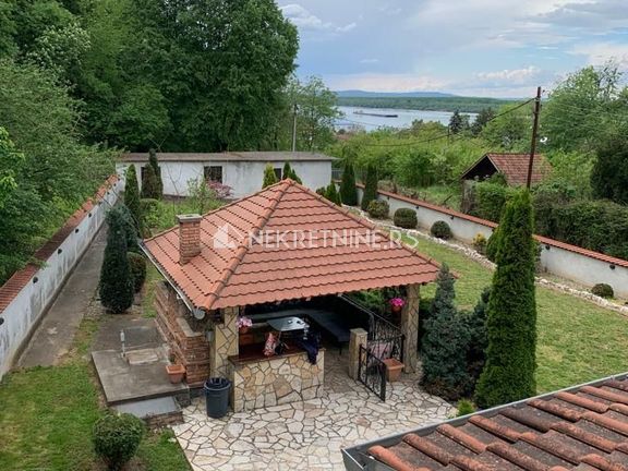 Prodajemo kuću-vikendicu na Jugovu, Smederevo, Lux