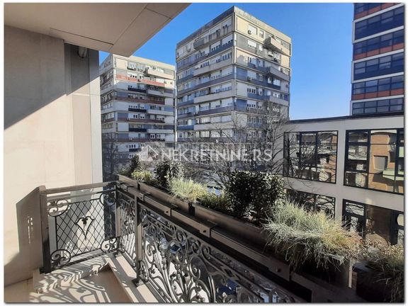 Brand new, luxurious flat, located in one of the best buildings in the heart of Vračar.