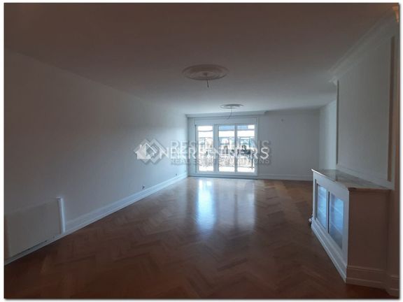 Brand new, luxurious flat, located in one of the best buildings in the heart of Vračar.